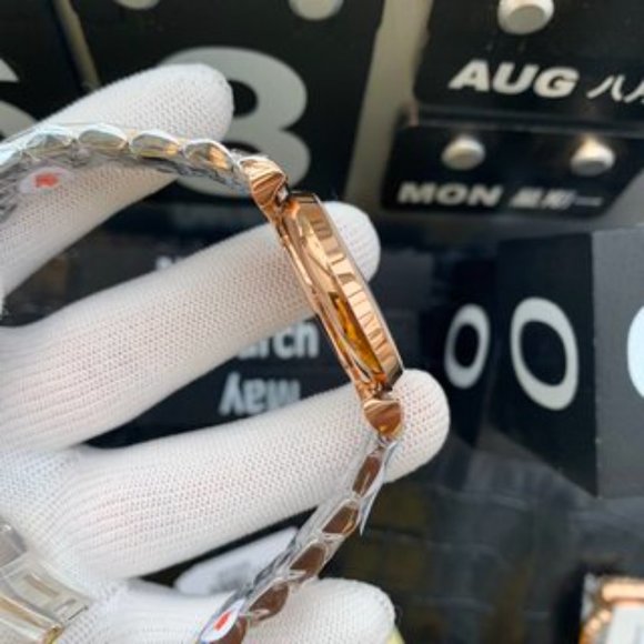 Armani main image 4